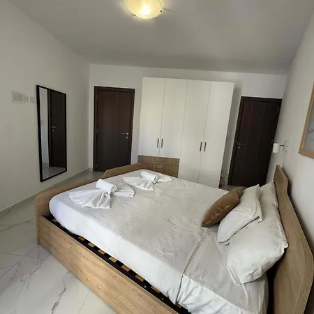 New Luxury 2 Bed With Patio Near Aquarium * St. Paul's Bay