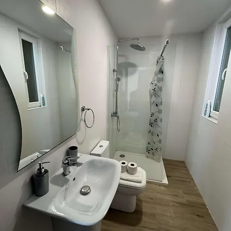New Luxury 2 Bed With Patio Near Aquarium
