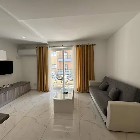 New Luxury 2 Bed With Patio Near Aquarium Apartment St. Paul's Bay
