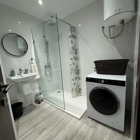 Apartment New Luxury 2 Bed With Patio Near Aquarium St. Paul's Bay