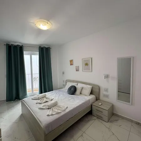 Apartment New Luxury 2 Bed With Patio Near Aquarium St. Paul's Bay