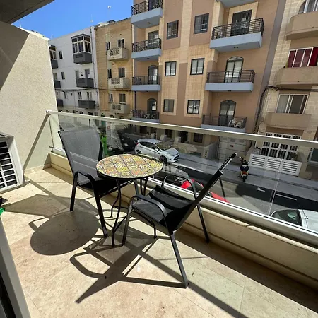 Apartman Comfort 2br Near & Cafe Del Mar- By Hostmt *