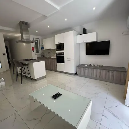 아파트 Comfort 2br Near & Cafe Del Mar- By Hostmt